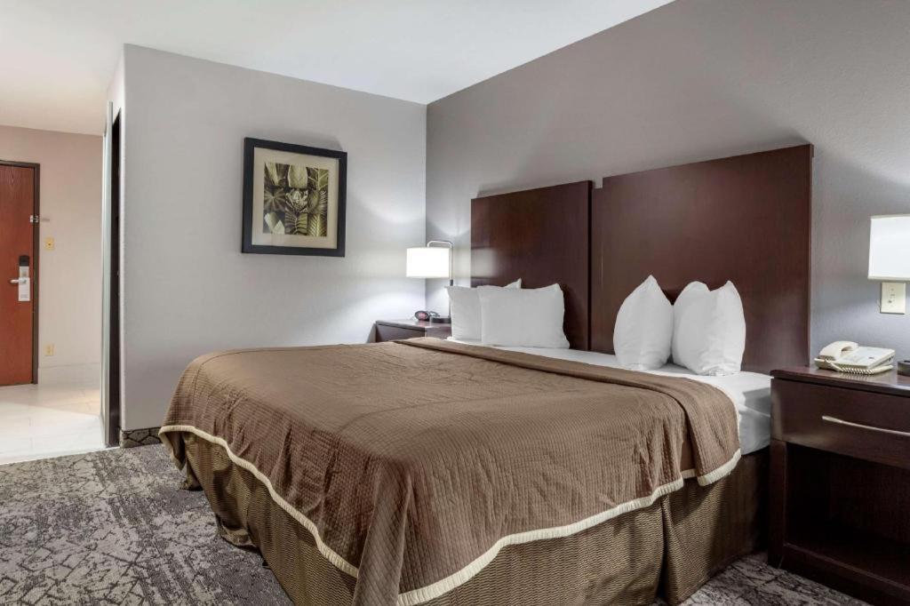 Best Western Oakdale Inn Extérieur photo