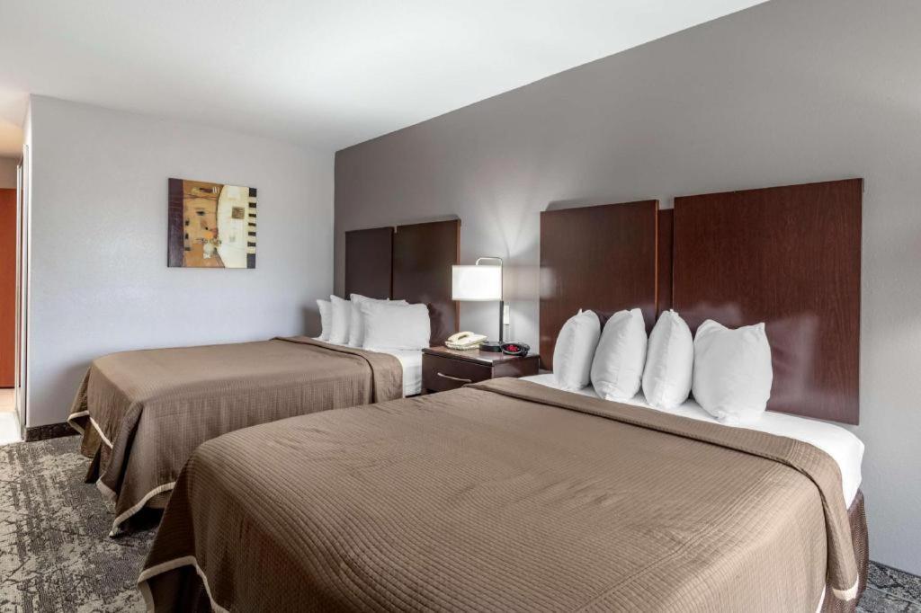 Best Western Oakdale Inn Extérieur photo